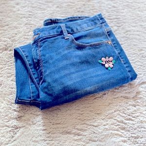 Slimming girlfriend slimleg ankle denim with jewel